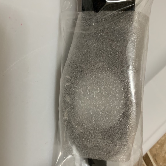 Signature Buckle Reversible Belt, 38 Mm PRICE FIRM - Picture 3 of 5